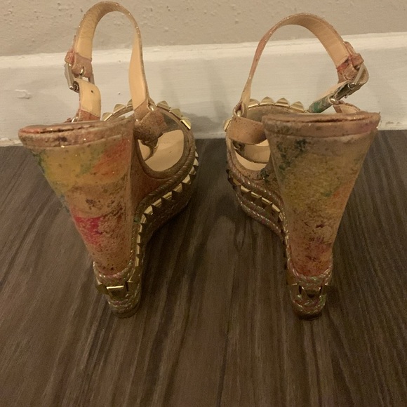 Authentic Louboutin Cork Bloom Print Cataclou Studded Wedge Sandals in Light Gol - Picture 12 of 17